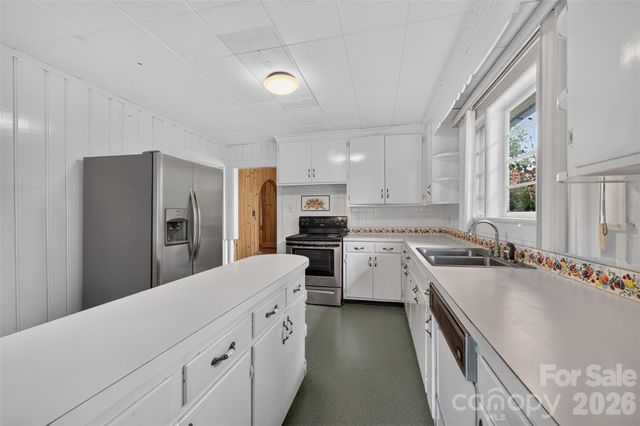 311 33rd Street Drive SE, Hickory, NC 28602