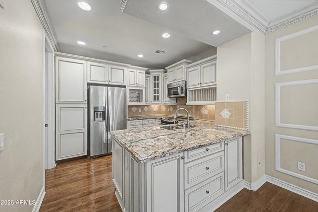 2450 E ROMA Avenue, Phoenix, AZ 85016