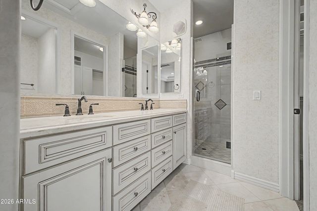 2450 E ROMA Avenue, Phoenix, AZ 85016