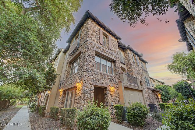 2450 E ROMA Avenue, Phoenix, AZ 85016