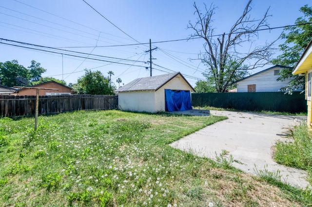 824 N Thorne Avenue, Fresno, CA 93728