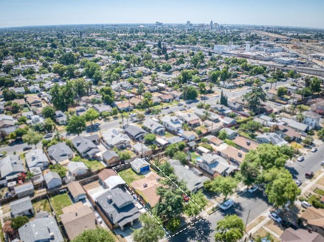 824 N Thorne Avenue, Fresno, CA 93728