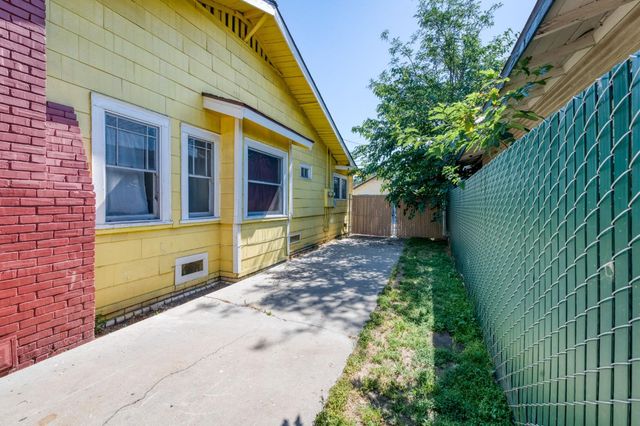824 N Thorne Avenue, Fresno, CA 93728