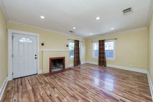 824 N Thorne Avenue, Fresno, CA 93728