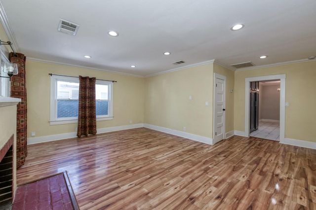 824 N Thorne Avenue, Fresno, CA 93728