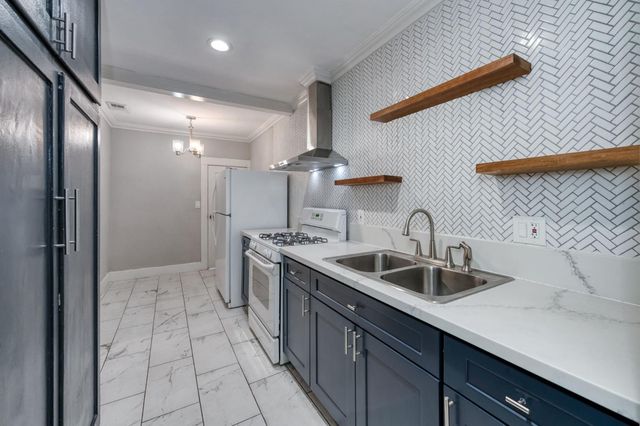 824 N Thorne Avenue, Fresno, CA 93728