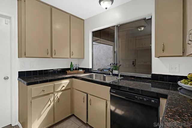 6361 Caminito Andreta, San Diego, CA 92111