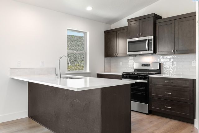 6562 W 30th Pl, Kennewick, WA 99338