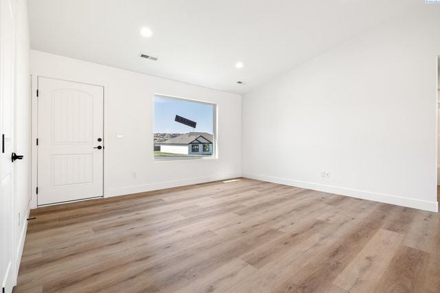 6562 W 30th Pl, Kennewick, WA 99338