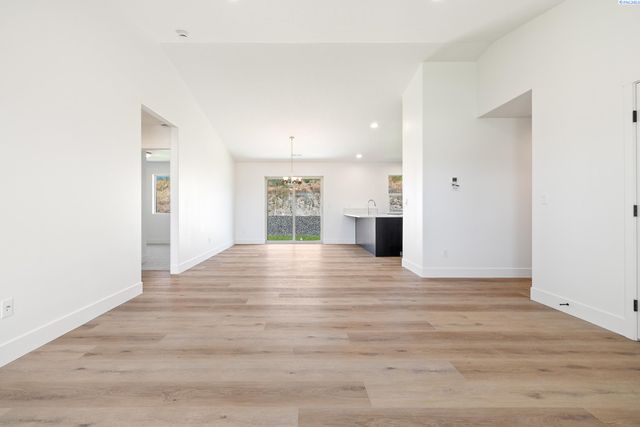 6562 W 30th Pl, Kennewick, WA 99338