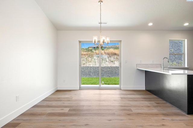 6562 W 30th Pl, Kennewick, WA 99338