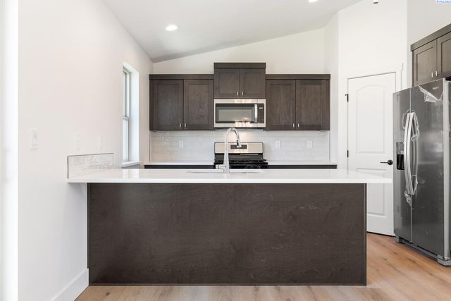 6562 W 30th Pl, Kennewick, WA 99338