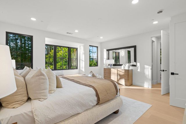 15 San Juan Avenue, Menlo Park, CA 94025