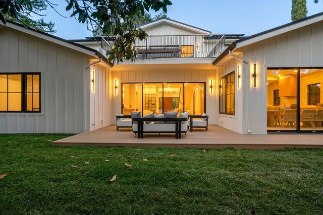 15 San Juan Avenue, Menlo Park, CA 94025