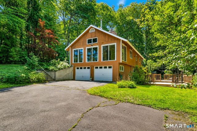 32 Hallsey Lane, Woodbridge, CT 06525