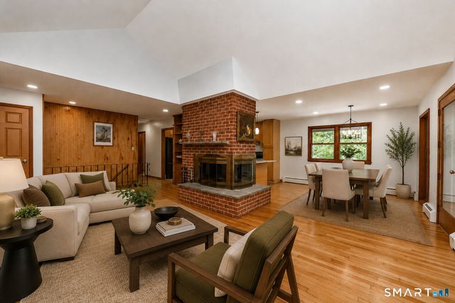 32 Hallsey Lane, Woodbridge, CT 06525
