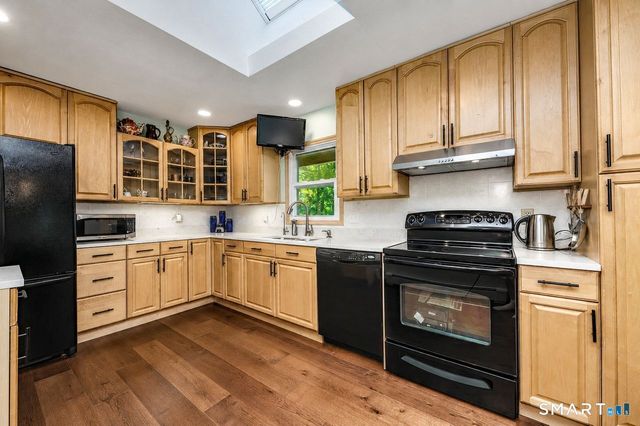 32 Hallsey Lane, Woodbridge, CT 06525