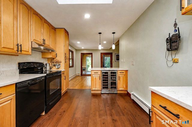 32 Hallsey Lane, Woodbridge, CT 06525