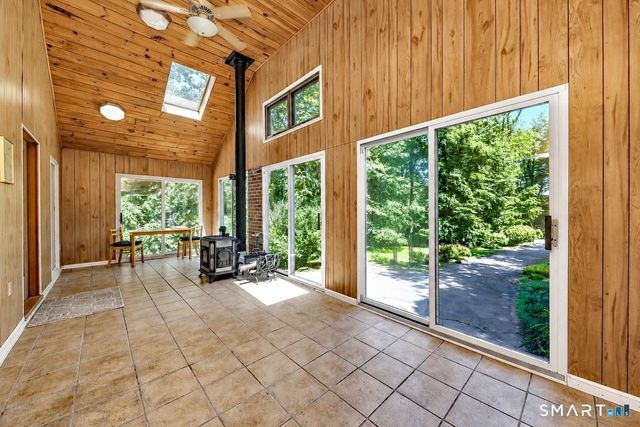 32 Hallsey Lane, Woodbridge, CT 06525