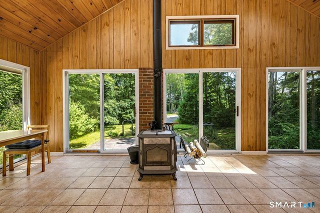 32 Hallsey Lane, Woodbridge, CT 06525