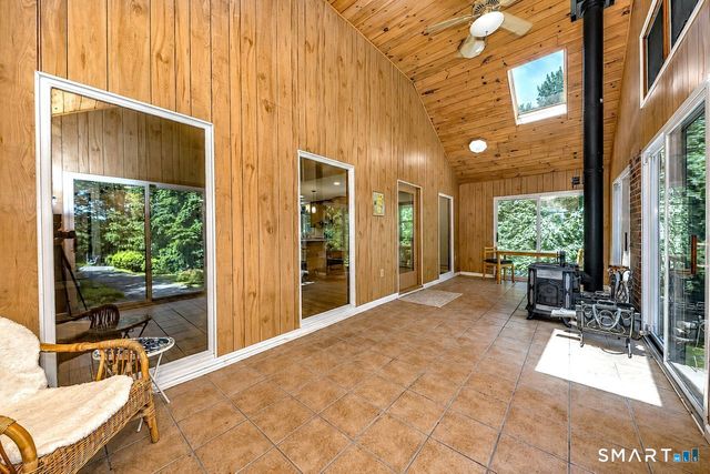 32 Hallsey Lane, Woodbridge, CT 06525