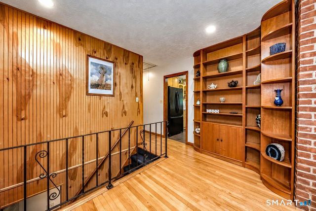 32 Hallsey Lane, Woodbridge, CT 06525
