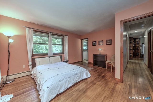 32 Hallsey Lane, Woodbridge, CT 06525