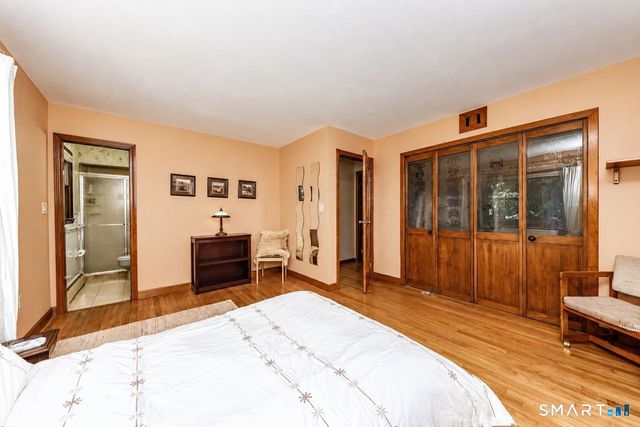32 Hallsey Lane, Woodbridge, CT 06525