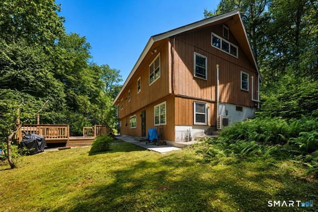 32 Hallsey Lane, Woodbridge, CT 06525