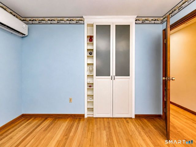 32 Hallsey Lane, Woodbridge, CT 06525