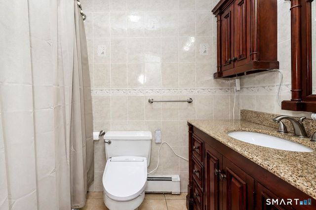 32 Hallsey Lane, Woodbridge, CT 06525