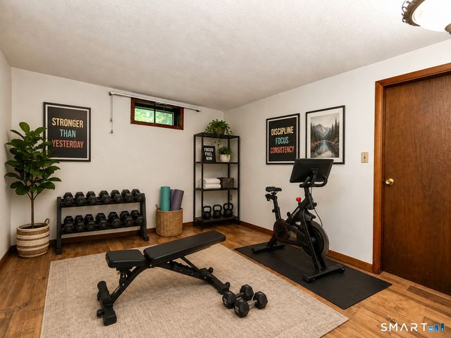 32 Hallsey Lane, Woodbridge, CT 06525