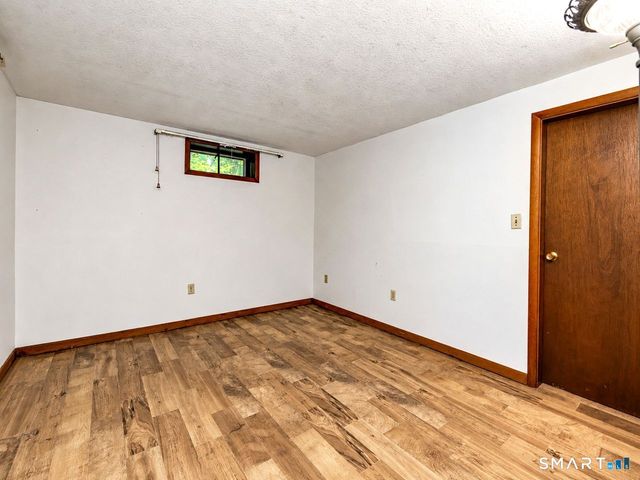 32 Hallsey Lane, Woodbridge, CT 06525