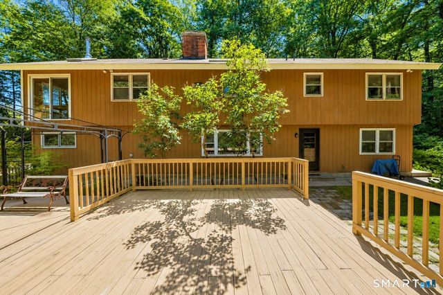 32 Hallsey Lane, Woodbridge, CT 06525