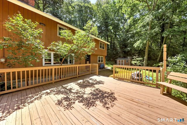 32 Hallsey Lane, Woodbridge, CT 06525
