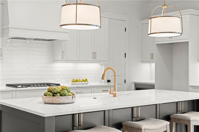 002 Knob Creek NW Court, Acworth, GA 30101