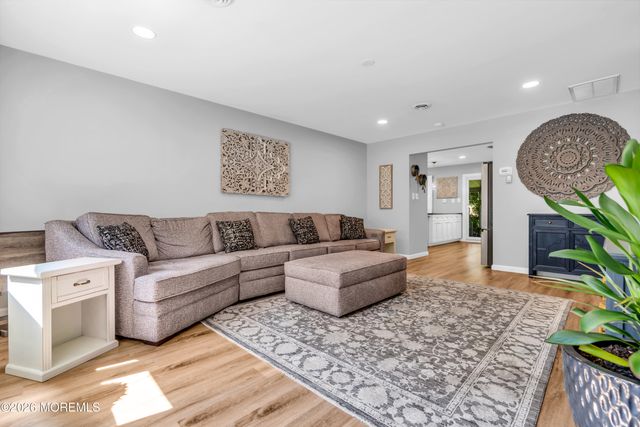 12 Roosevelt City Road, Whiting, NJ 08759