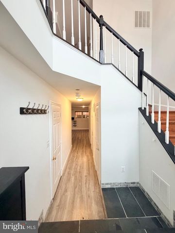 6622 FROST LAKE LN, Alexandria, VA 22315