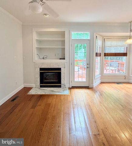 6622 FROST LAKE LN, Alexandria, VA 22315