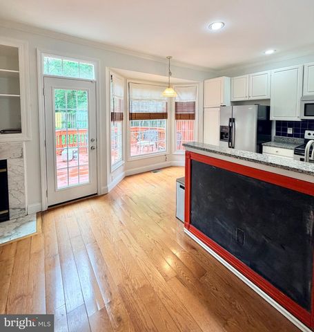 6622 FROST LAKE LN, Alexandria, VA 22315