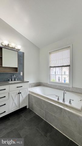 6622 FROST LAKE LN, Alexandria, VA 22315