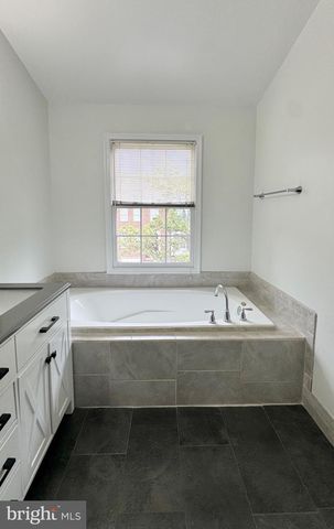 6622 FROST LAKE LN, Alexandria, VA 22315