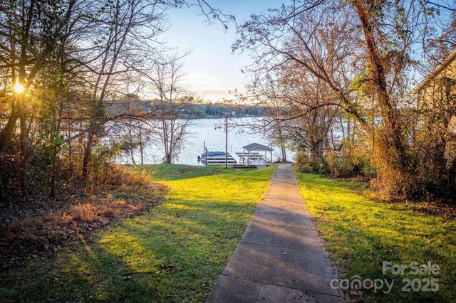 126 Grayrock Drive, Statesville, NC 28677