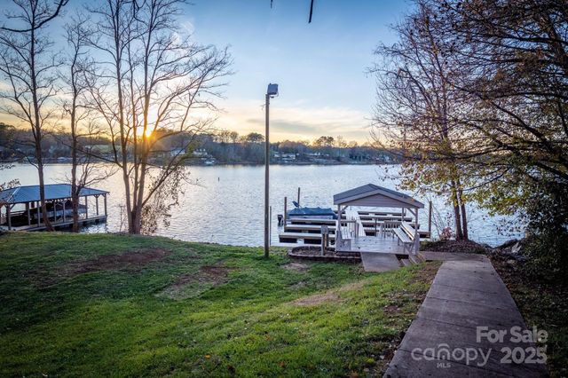 126 Grayrock Drive, Statesville, NC 28677