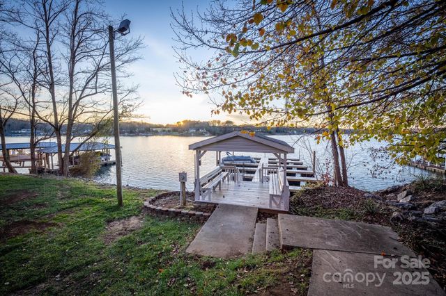 126 Grayrock Drive, Statesville, NC 28677