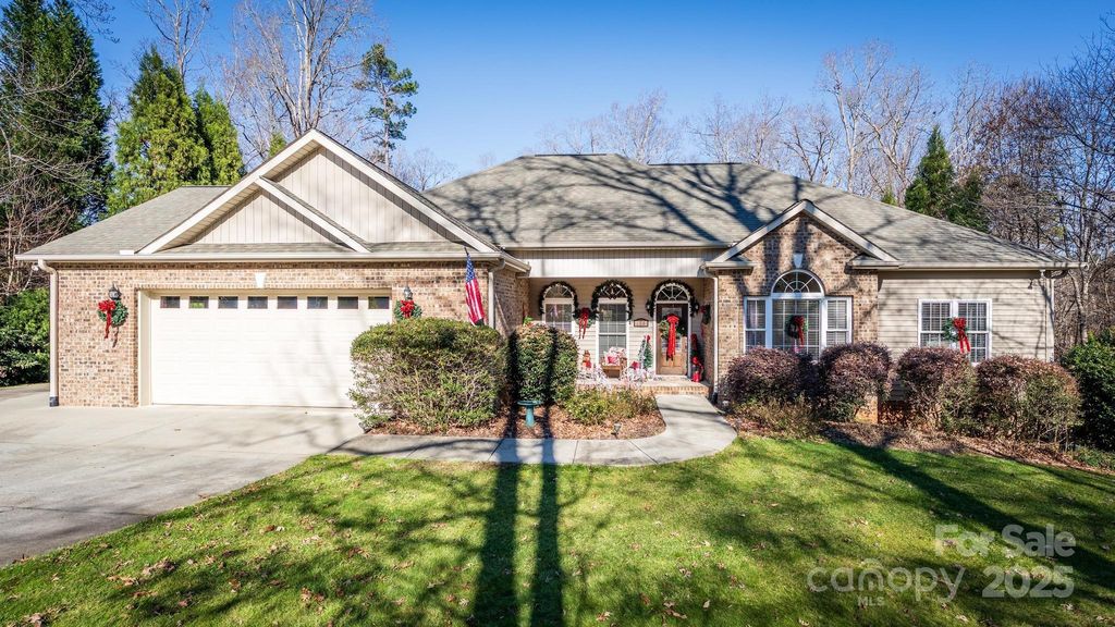 126 Grayrock Drive, Statesville, NC 28677