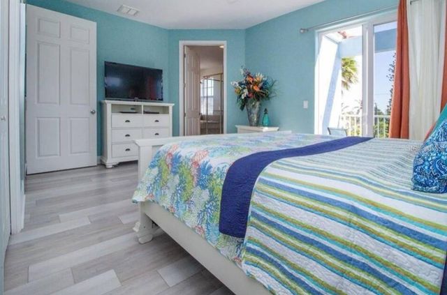 2319 AVENUE C 200, Bradenton Beach, FL 34217