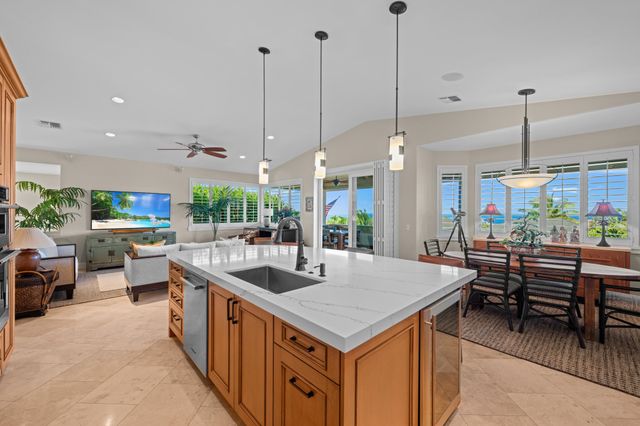 17 Kahana Ridge Pl, Lahaina, HI 96761