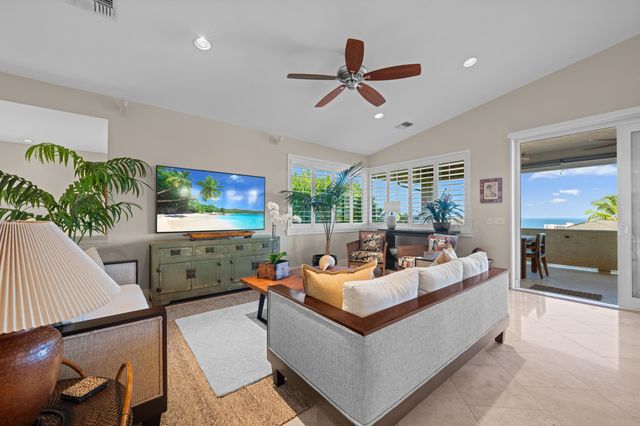 17 Kahana Ridge Pl, Lahaina, HI 96761