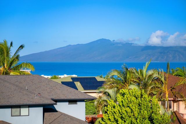 17 Kahana Ridge Pl, Lahaina, HI 96761